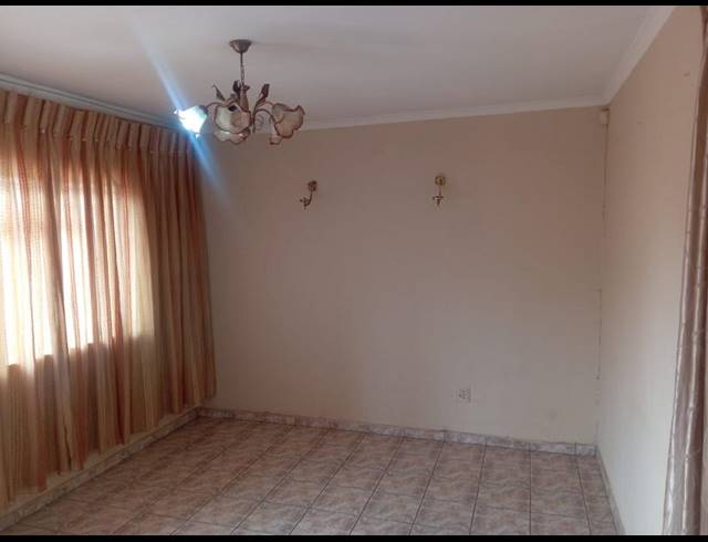 3 BEDROOM HOUSE FOR SALE IN LENASIA EXT 10